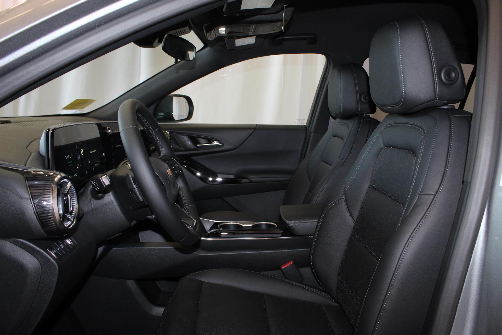 2025 Chevrolet Equinox Vehicle Photo in NORTHAMPTON, MA 01060-1120
