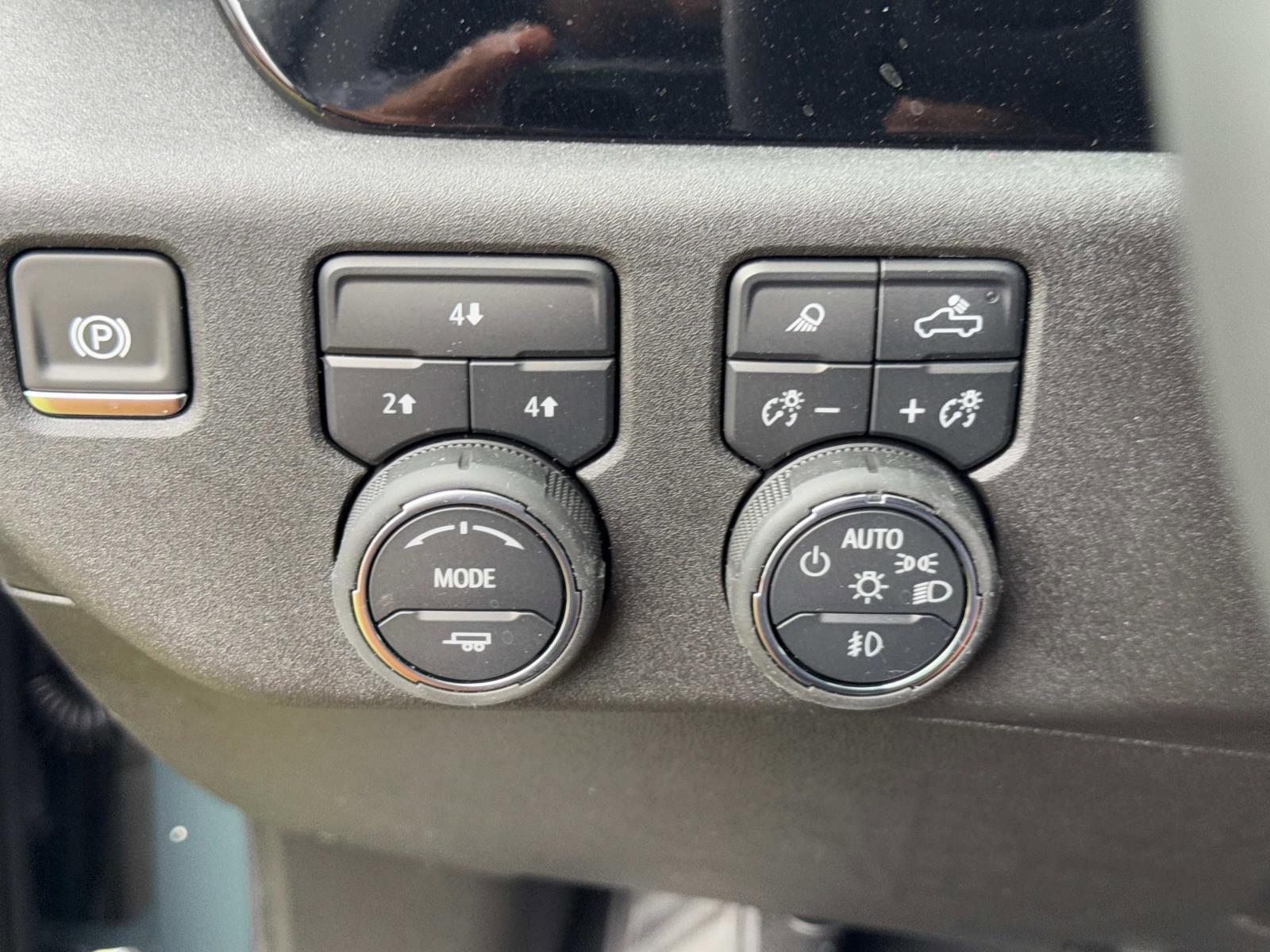 2025 Chevrolet Silverado 2500 HD Vehicle Photo in LOS ANGELES, CA 90007-3794