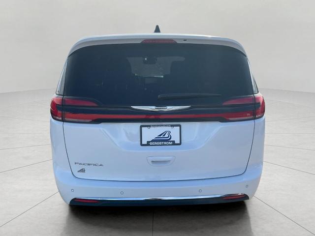 2025 Chrysler Pacifica Vehicle Photo in Kaukauna, WI 54130