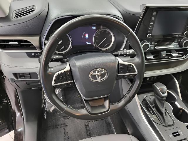 2022 Toyota Highlander Vehicle Photo in Oshkosh, WI 54904
