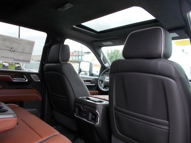 2025 GMC Sierra 2500 HD Vehicle Photo in LOWELL, MA 01852-4336