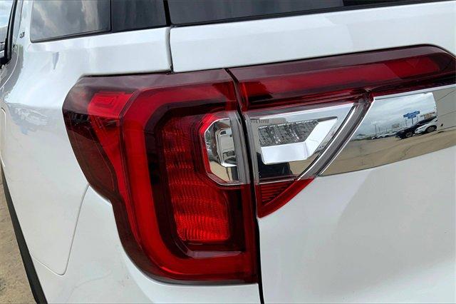 2023 GMC Acadia Vehicle Photo in TOPEKA, KS 66609-0000
