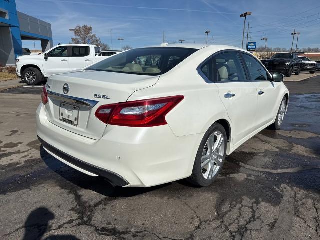 2017 Nissan Altima Vehicle Photo in MANHATTAN, KS 66502-5036