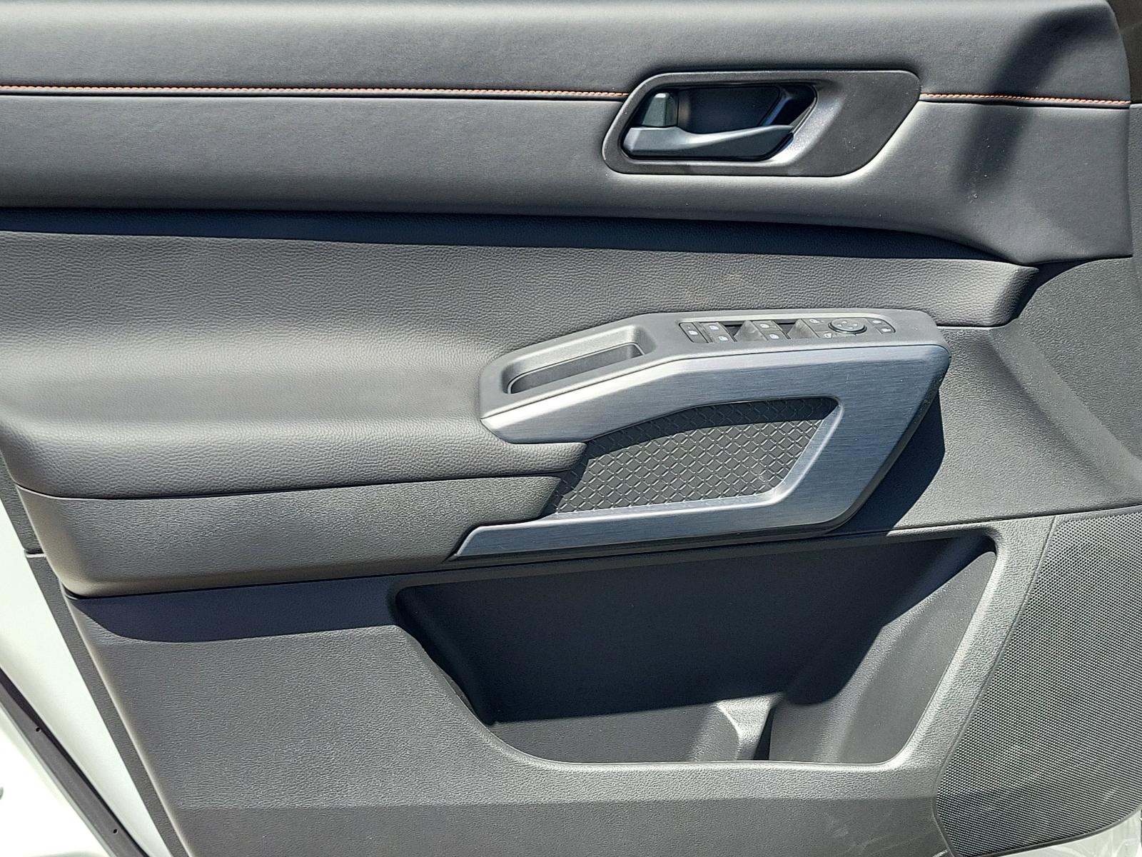 2025 Nissan Pathfinder Vehicle Photo in Albuquerque, NM 87110