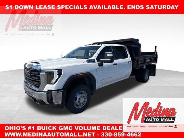 2025 GMC Sierra 3500 HD Chassis Cab Vehicle Photo in MEDINA, OH 44256-9631