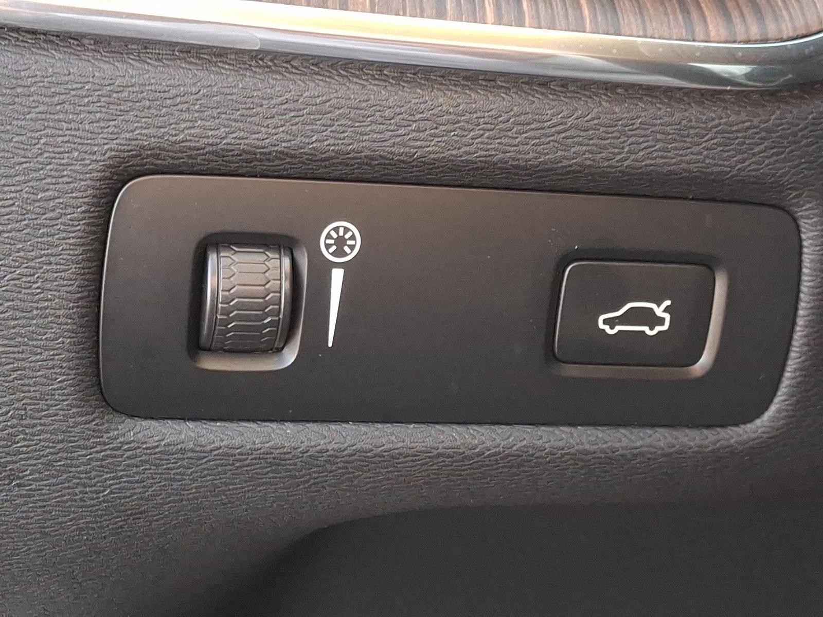 2022 Volvo XC60 Vehicle Photo in Trevose, PA 19053
