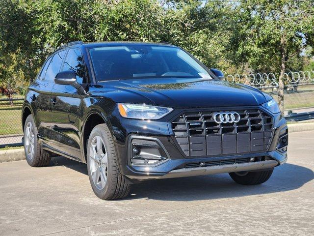 2025 Audi Q5 Vehicle Photo in HOUSTON, TX 77090