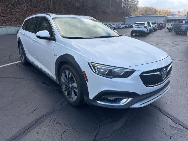 2018 Buick Regal TourX Vehicle Photo in MARION, NC 28752-6372