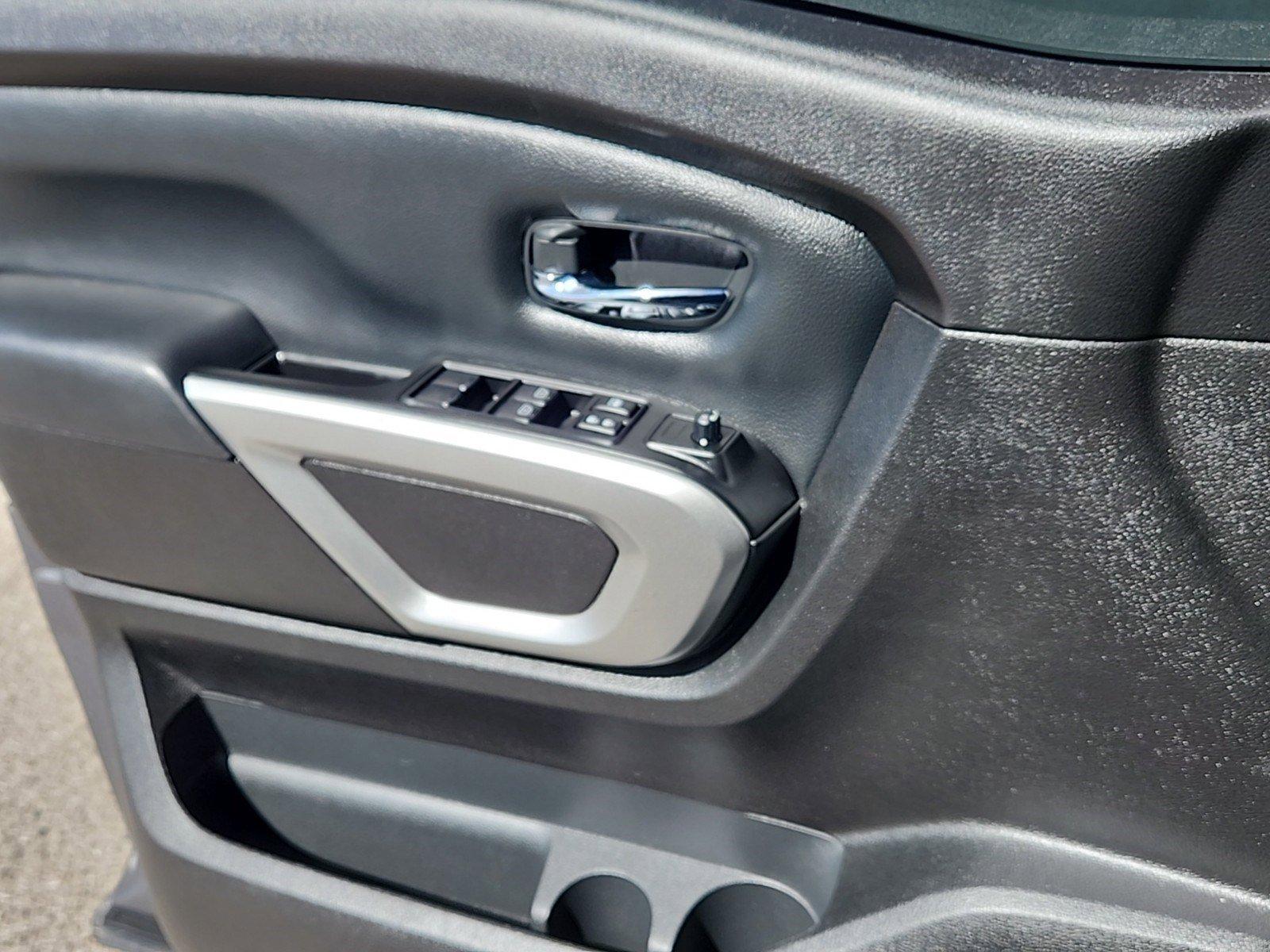 2024 Nissan Titan Vehicle Photo in Albuquerque, NM 87110
