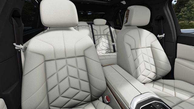 2025 BMW 740i Vehicle Photo in GRAPEVINE, TX 76051