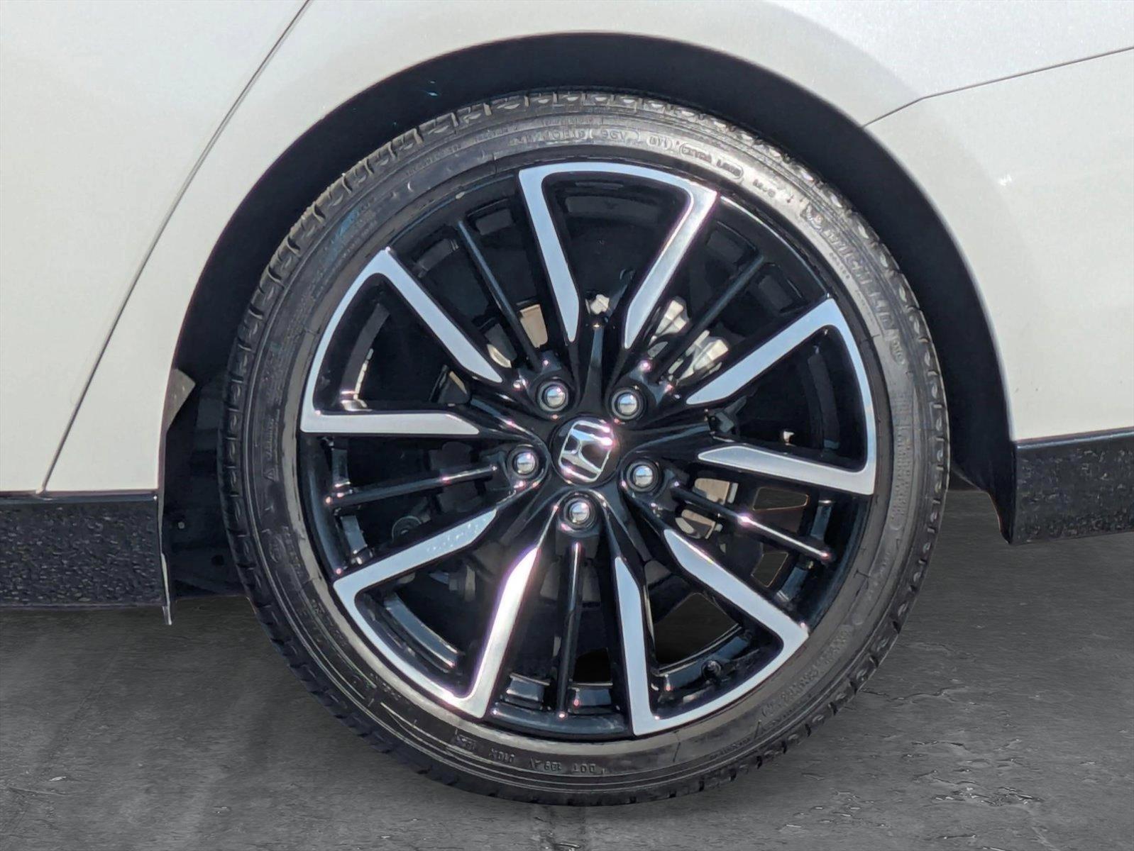 2024 Honda Accord Hybrid Vehicle Photo in Valencia, CA 91355-1794