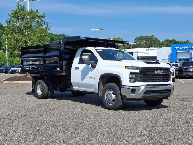 2025 Chevrolet Silverado 3500 HD Chassis Cab Vehicle Photo in DANBURY, CT 06810-5034