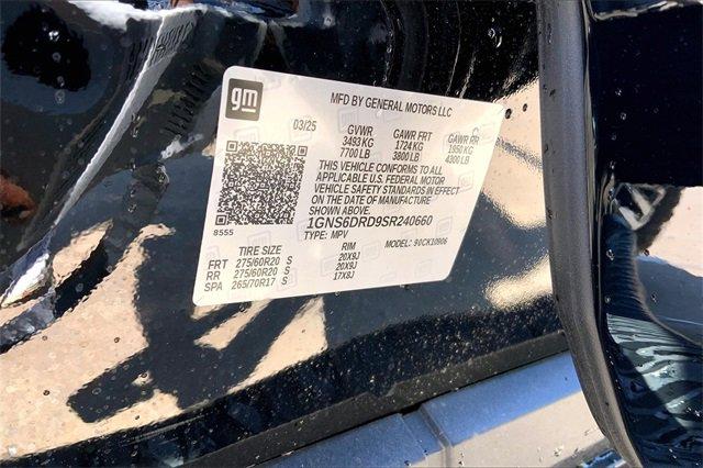 2025 Chevrolet Suburban Vehicle Photo in KANSAS CITY, MO 64114-4502