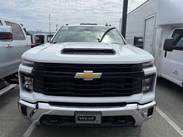 2024 Chevrolet Silverado 3500 HD Chassis Cab Vehicle Photo in ALCOA, TN 37701-3235