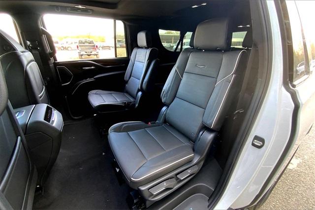 2024 Cadillac Escalade ESV Vehicle Photo in KANSAS CITY, MO 64114-4545