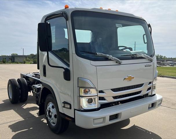 2025 Chevrolet Low Cab Forward 3500 Vehicle Photo in TOPEKA, KS 66609-0000