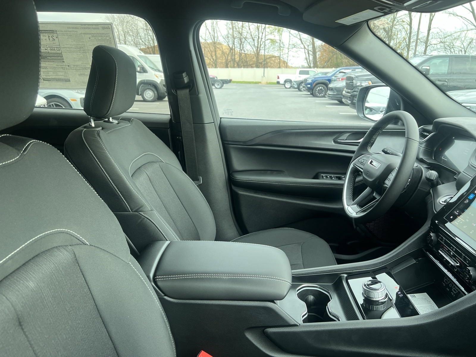 2025 Jeep Grand Cherokee L Vehicle Photo in Mechanicsburg, PA 17050-1707