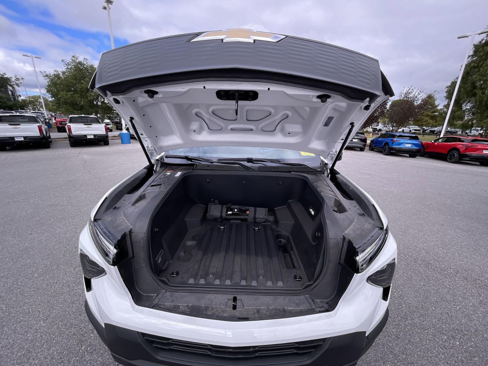 2024 Chevrolet Silverado EV Vehicle Photo in BENTONVILLE, AR 72712-4322