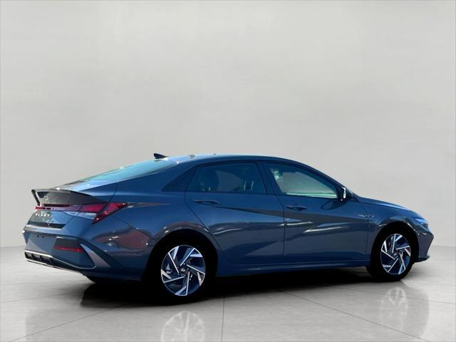 2025 Hyundai ELANTRA Vehicle Photo in Green Bay, WI 54304