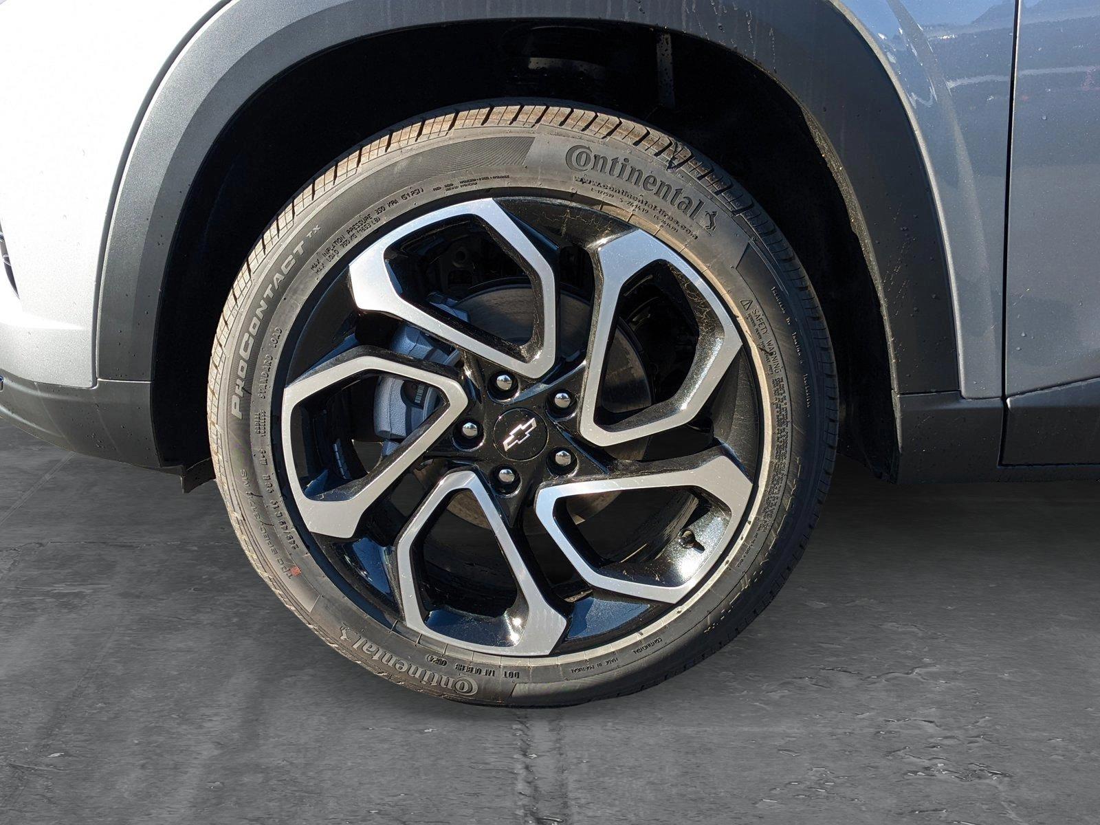 2025 Chevrolet Trax Vehicle Photo in VALENCIA, CA 91355-1705