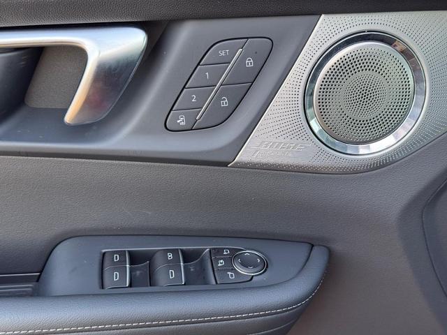 2025 Buick Enclave Vehicle Photo in COLUMBIA, MO 65203-3903