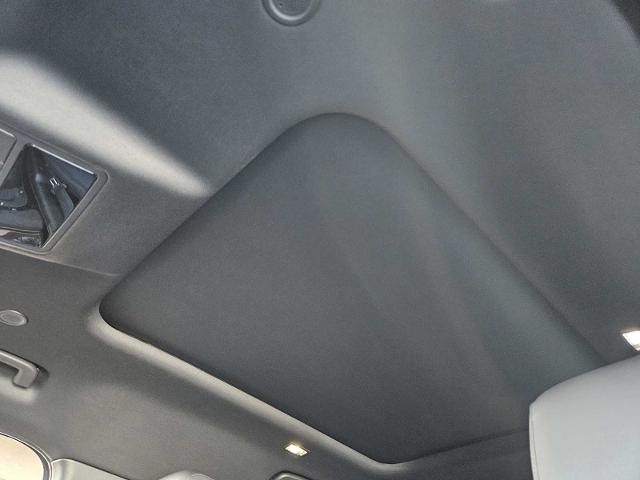 2025 Defender Vehicle Photo in AUSTIN, TX 78717