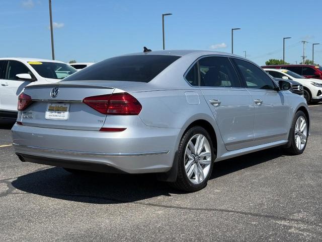 2016 Volkswagen Passat Vehicle Photo in COLUMBIA, MO 65203-3903