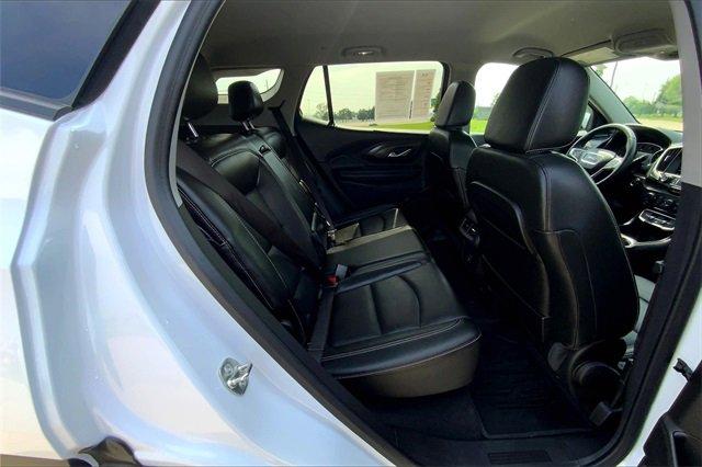 2024 GMC Terrain Vehicle Photo in TOPEKA, KS 66609-0000