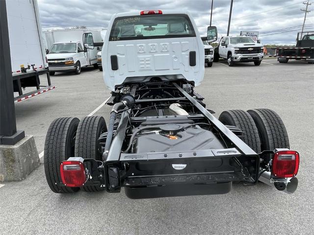 2024 Chevrolet Silverado 5500 HD Vehicle Photo in ALCOA, TN 37701-3235