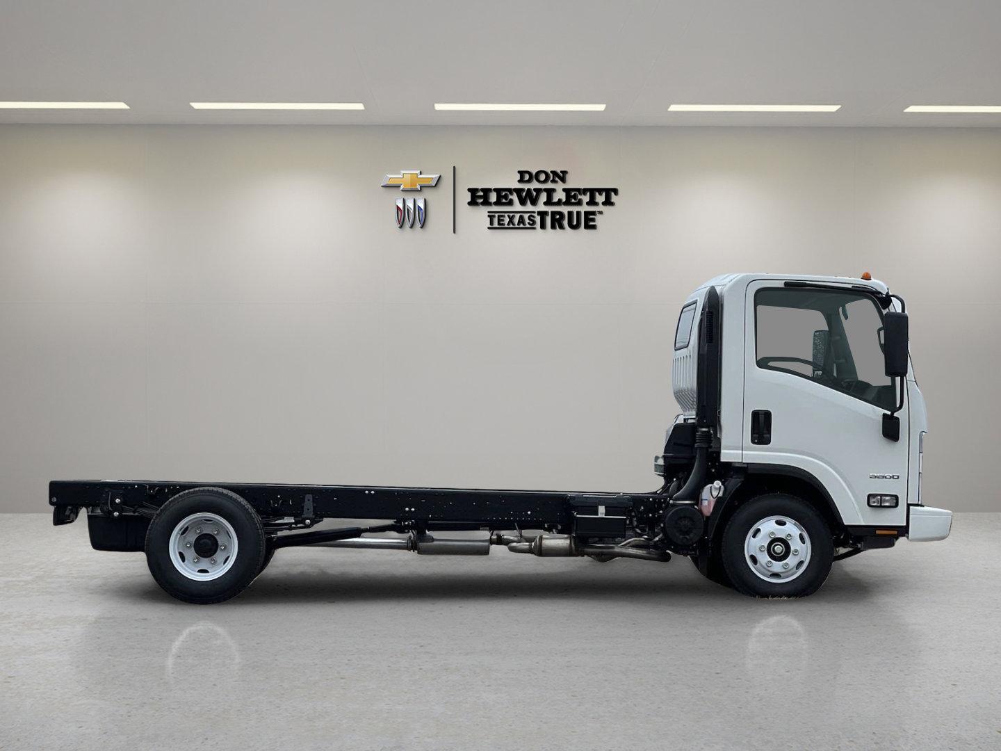 2024 Chevrolet Low Cab Forward 3500 Vehicle Photo in GEORGETOWN, TX 78626-7508