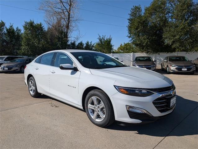 2025 Chevrolet Malibu Vehicle Photo in ENGLEWOOD, CO 80113-6708