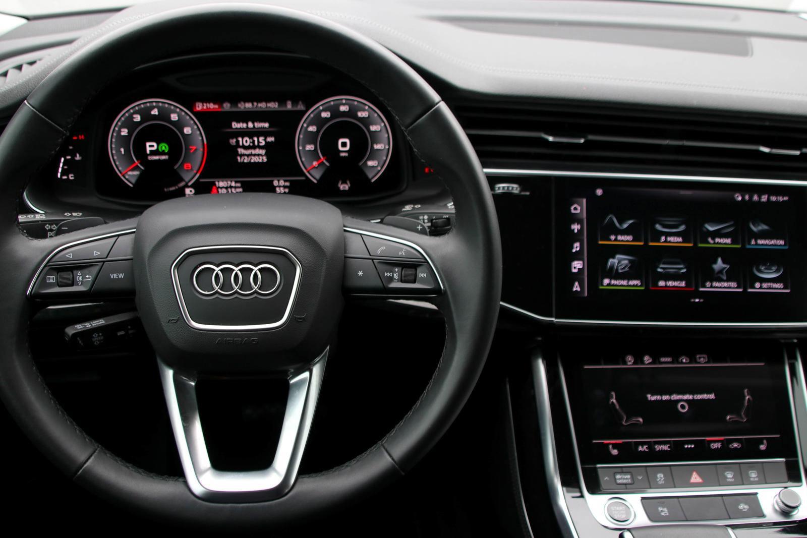 2024 Audi Q7 Vehicle Photo in SUGAR LAND, TX 77478