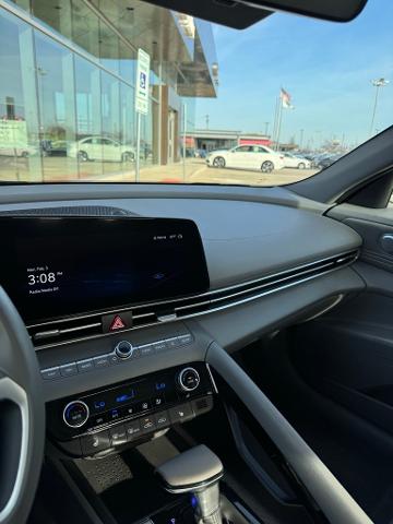 2023 Hyundai ELANTRA Vehicle Photo in Peoria, IL 61615