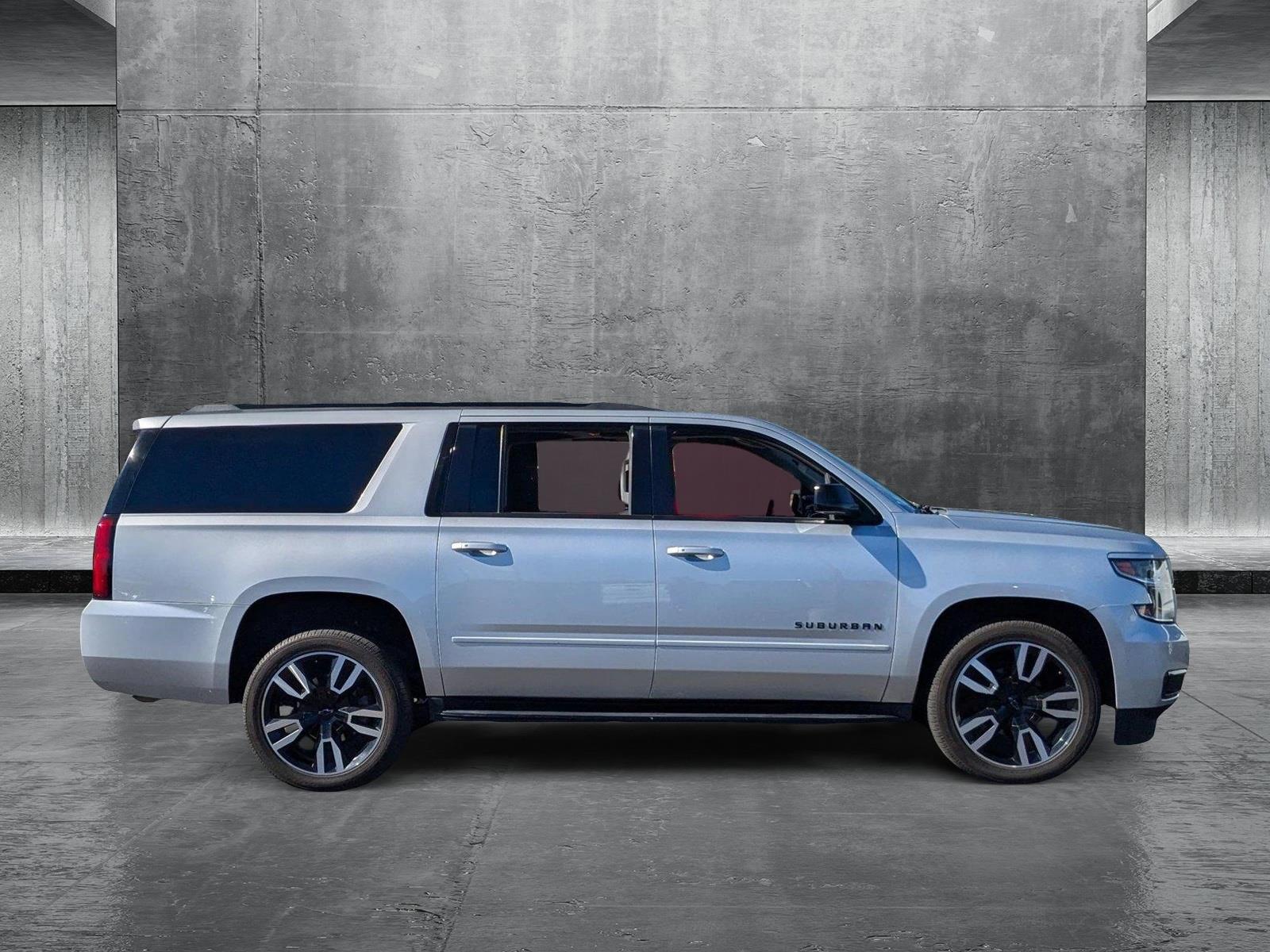 2020 Chevrolet Suburban Vehicle Photo in VALENCIA, CA 91355-1705