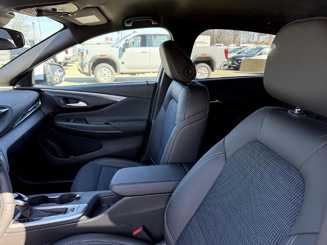 2025 Buick Envista Vehicle Photo in CHICOPEE, MA 01020-5001