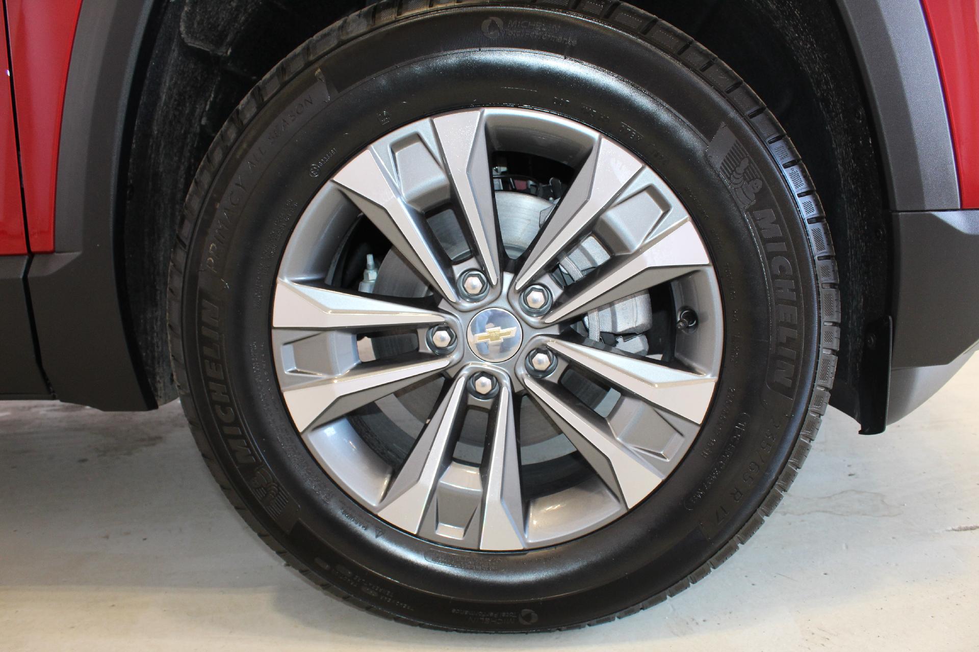 2025 Chevrolet Equinox Vehicle Photo in NORTHAMPTON, MA 01060-1120