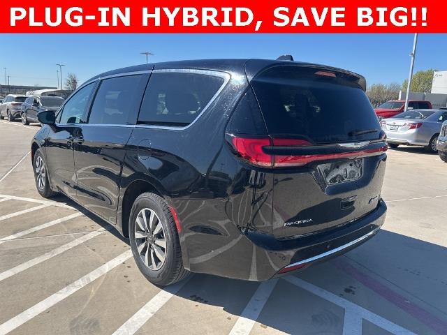 2024 Chrysler Pacifica Vehicle Photo in San Antonio, TX 78230