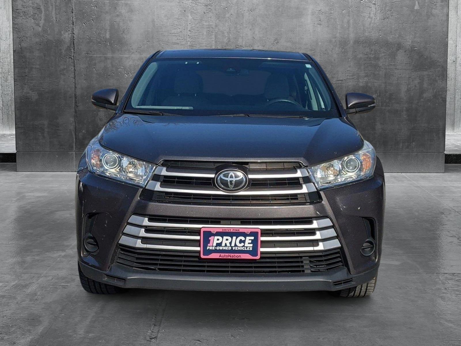 2018 Toyota Highlander LE photo 2