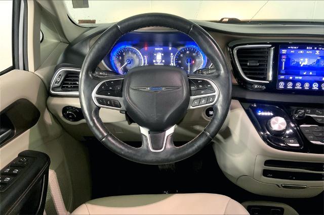 2017 Chrysler Pacifica Vehicle Photo in Lees Summit, MO 64086