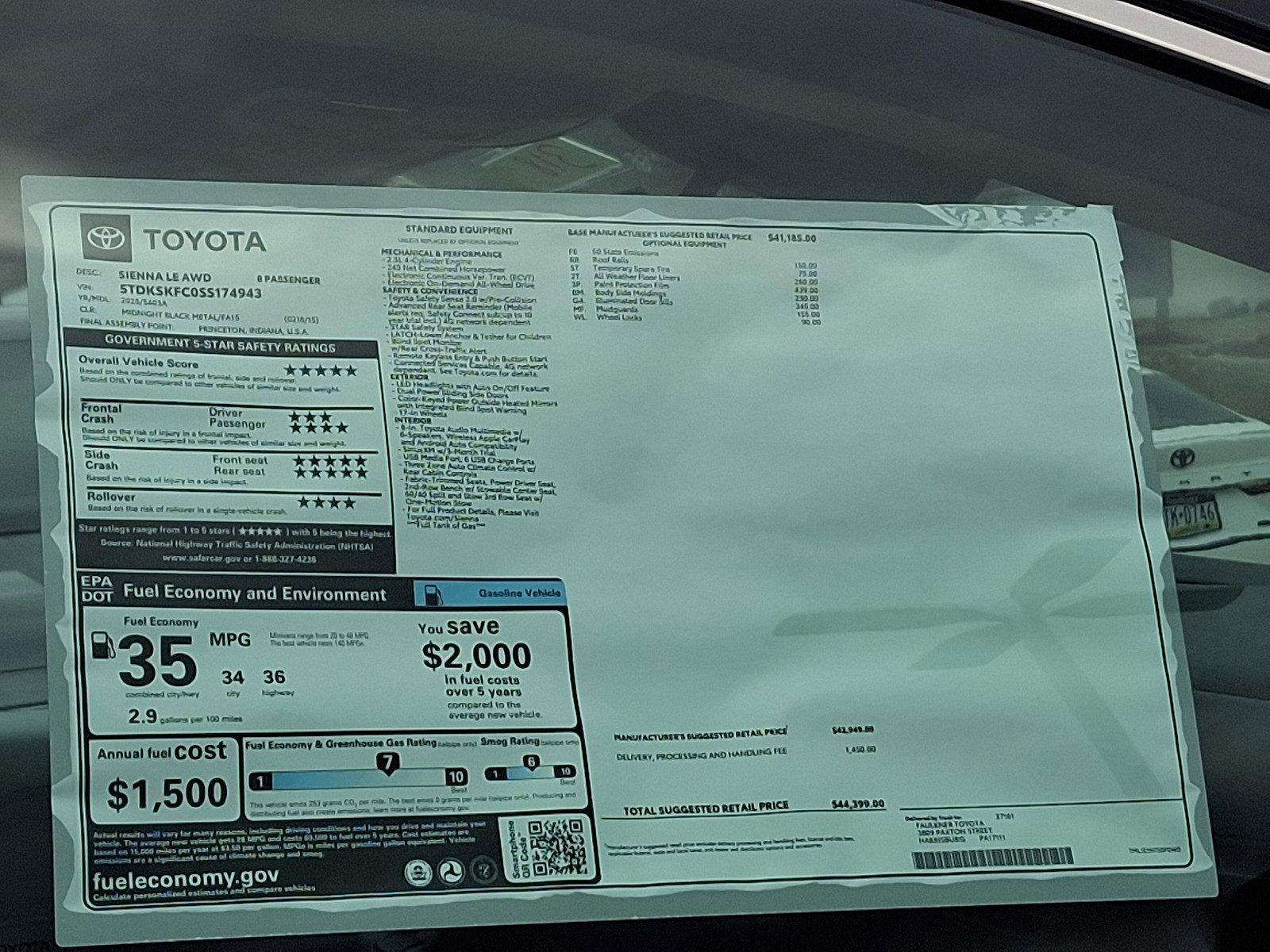 2025 Toyota Sienna Vehicle Photo in Harrisburg, PA 17111