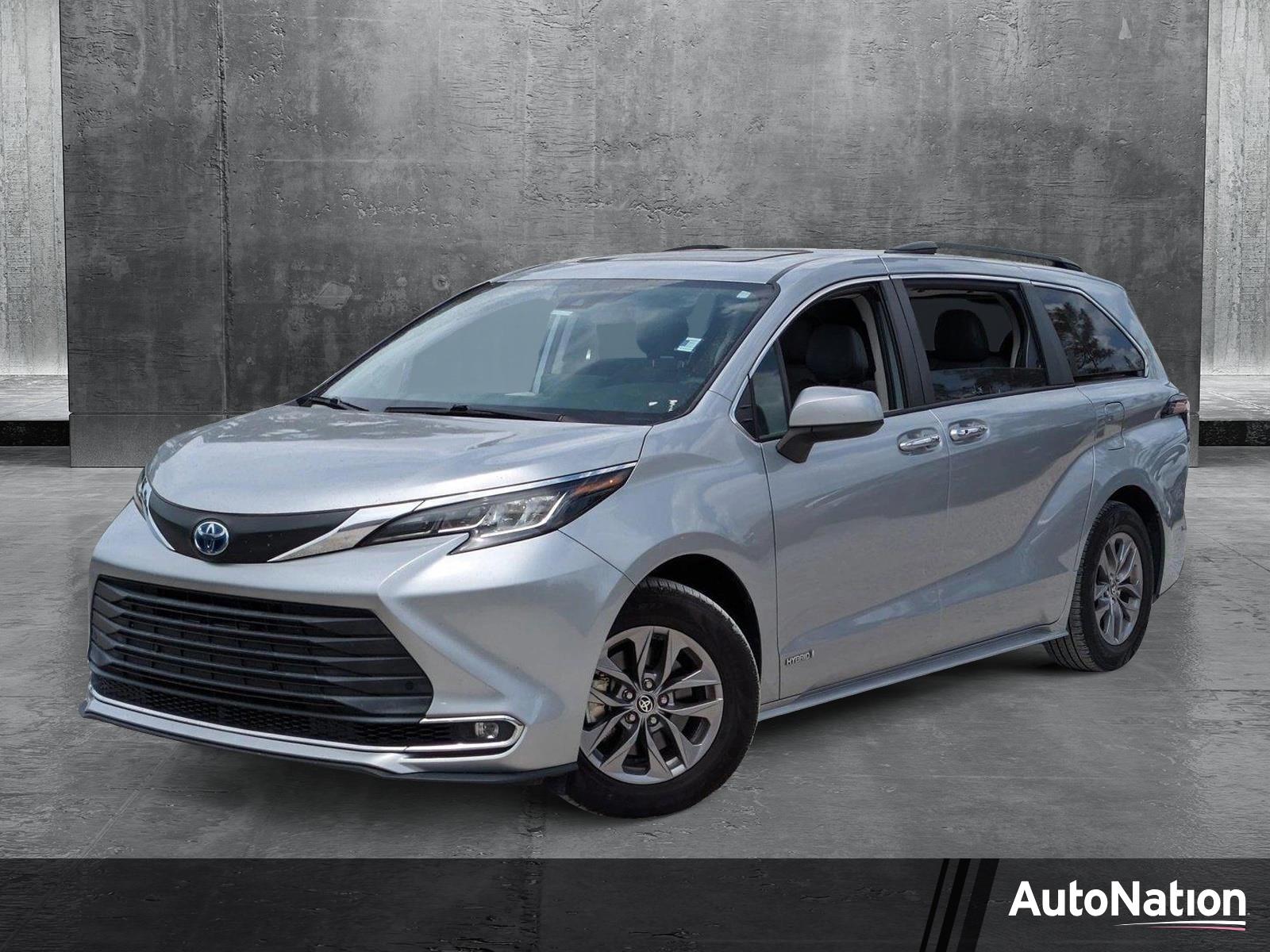 2021 Toyota Sienna Vehicle Photo in Bradenton, FL 34207
