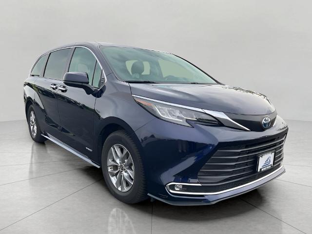 2021 Toyota Sienna Vehicle Photo in Oshkosh, WI 54904