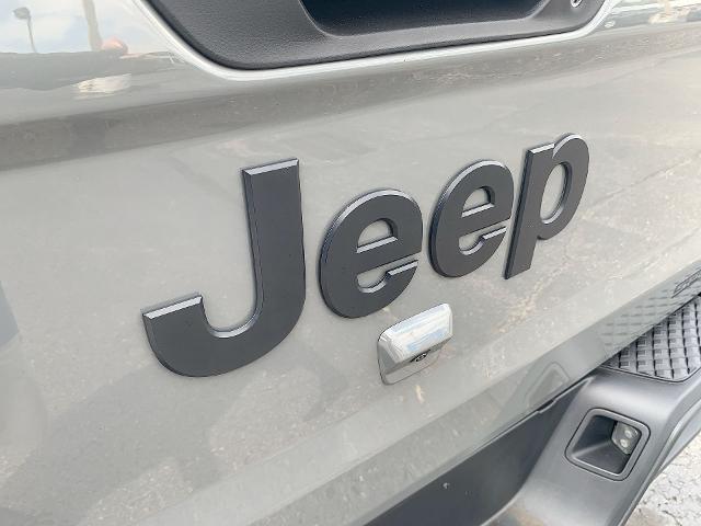 2021 Jeep Gladiator Vehicle Photo in MOON TOWNSHIP, PA 15108-2571