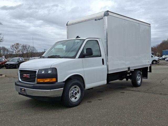 2025 GMC Savana Cutaway 3500 Vehicle Photo in DANBURY, CT 06810-5034