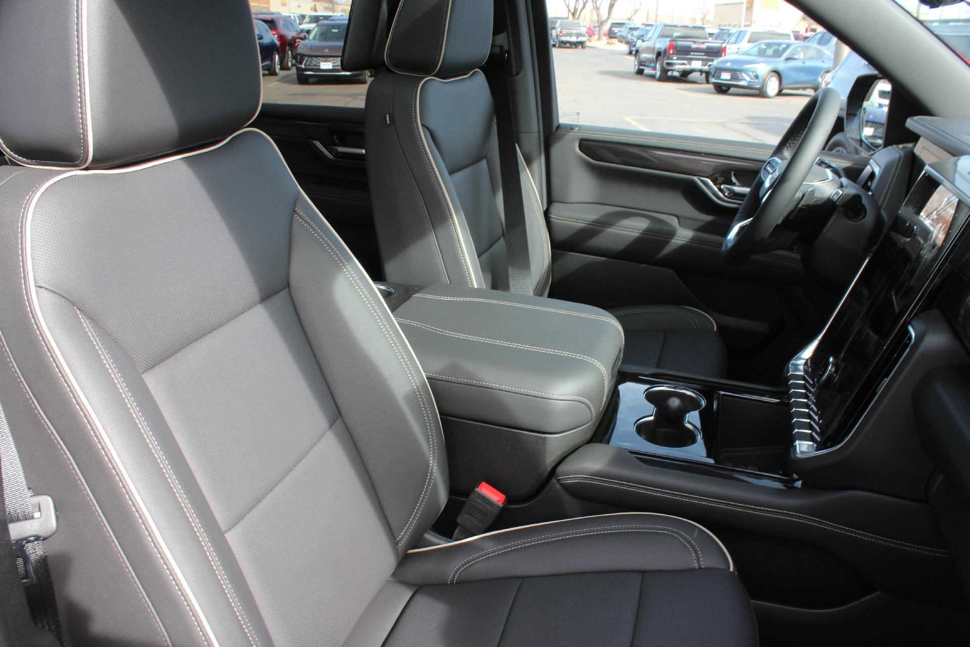 2025 GMC Yukon XL Vehicle Photo in AURORA, CO 80012-4011