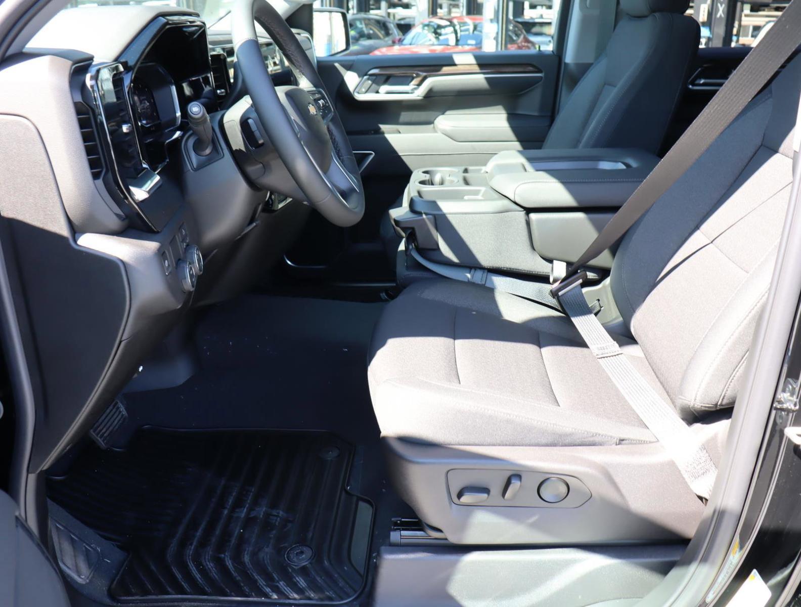 2025 Chevrolet Silverado 1500 Vehicle Photo in LOS ANGELES, CA 90007-3794
