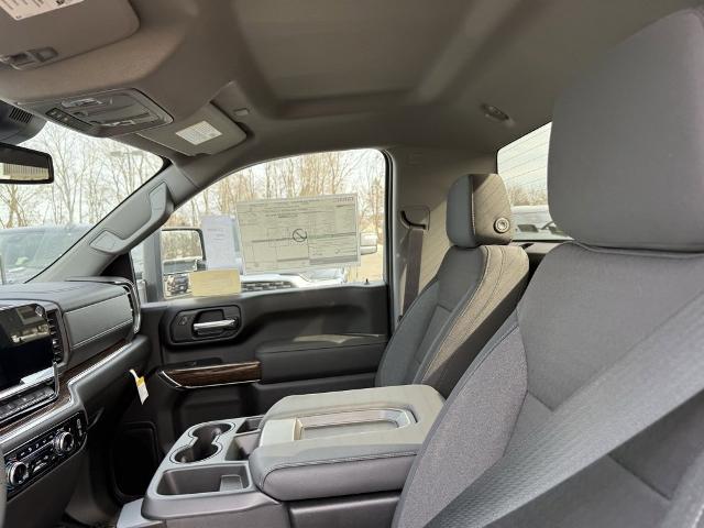 2025 GMC Sierra 3500HD Vehicle Photo in CHICOPEE, MA 01020-5001