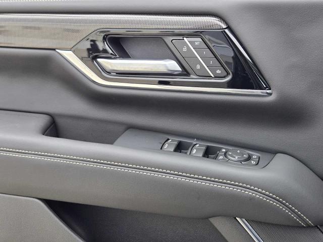 2025 GMC Yukon XL Vehicle Photo in DALLAS, TX 75209-3016