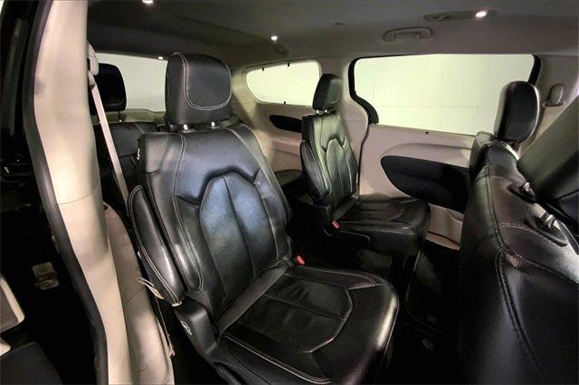 2022 Chrysler Pacifica Vehicle Photo in KANSAS CITY, MO 64114-4502