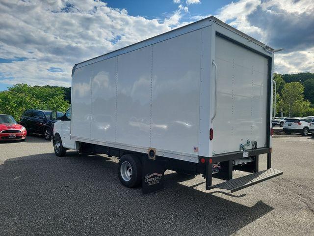 2024 GMC Savana Cutaway 3500 Vehicle Photo in DANBURY, CT 06810-5034